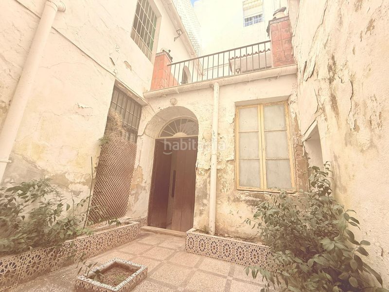 Foto 5fe25035-fa1c-4cd0-80c4-60d1a5d94901. Casa amb aparcament a Centro Jerez de la Frontera