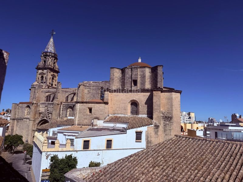 Foto 8a6b6a9b-5891-4db5-8376-7ad344c18e6a. Casa amb aparcament a Centro Jerez de la Frontera