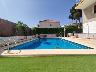 Chalet en Puertosol. Impresionante chalet independiente en puertosol