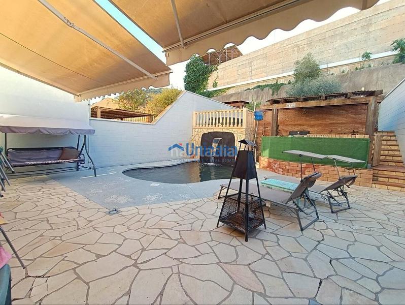 Foto b60469c3-0826-40ac-b42d-cf5001ffda8d. Casa adossada amb aparcament piscina a Los Almendros - El Limonero - El Tomillar Málaga