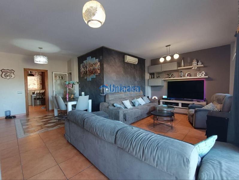 Foto b92bae3c-d608-4475-8d34-2ba8b7520cb7. Casa adossada amb aparcament piscina a Los Almendros - El Limonero - El Tomillar Málaga