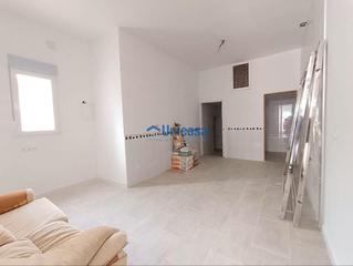 Apartament a Cártama. Oportunidad única! local reformado como vivienda en el centro de