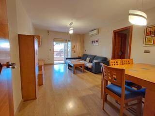 Etagenwohnung in Los Almendros - El Limonero - El Tomillar. Piso de cuatro habitaciones en atabal