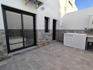 Location Appartement à Los Almendros - El Limonero - El Tomillar. Se alquila bajo de dos dormitorios  seminuevo y bien ubicado zon