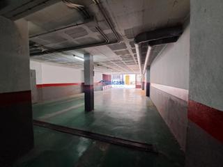 Aparcament cotxe  Calle calle de lope de rueda, 31. Garaje amplio junto a ascensor y salida a la calle principal del