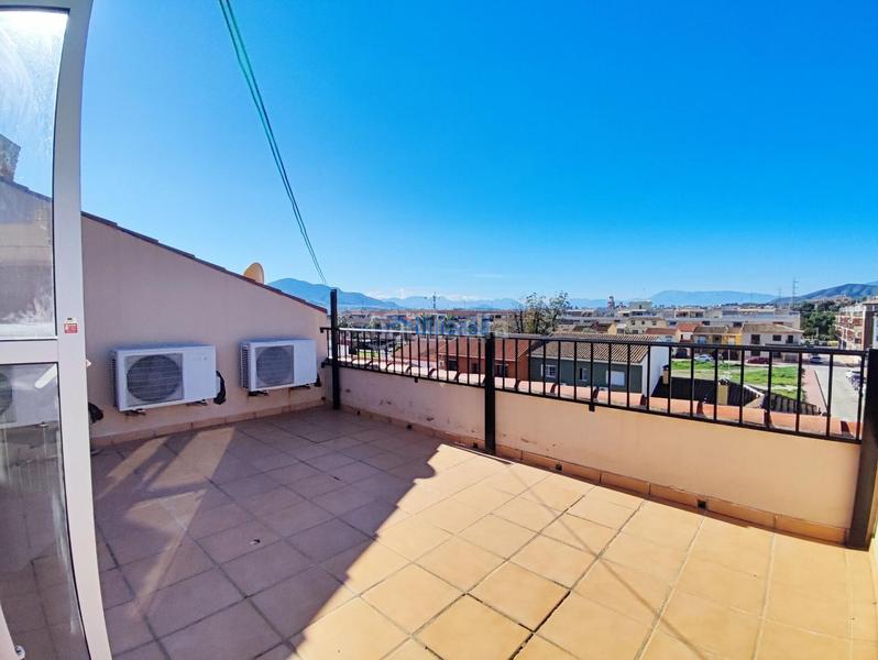 Foto c62f5bd8-ec9f-4fb9-86b6-cc7229f7a548. Dúplex tu nuevo hogar dúplex con encanto, amplitud y terraza en la estación en Cártama