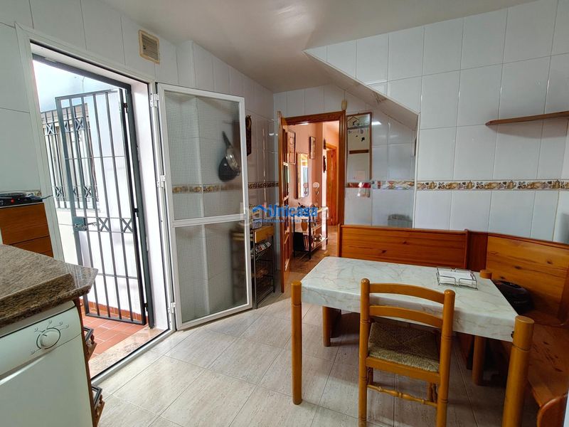 Foto 0635344e-3a31-430d-b13f-803a94ed4ccb. Casa adossada amb aparcament a Santa Isabel Málaga
