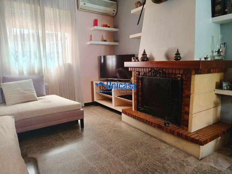 Foto 5c4dd003-6254-4de9-b28d-0ad0966c6df9. Casa adossada amb aparcament a Santa Isabel Málaga