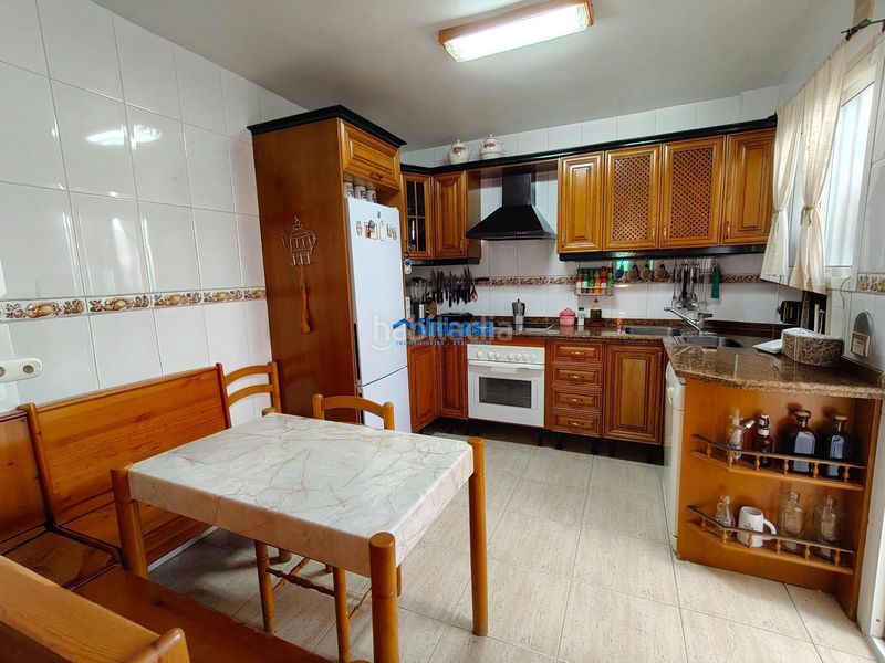 Foto b1a675ba-f89e-477c-a205-de4aef79487d. Casa adossada amb aparcament a Santa Isabel Málaga