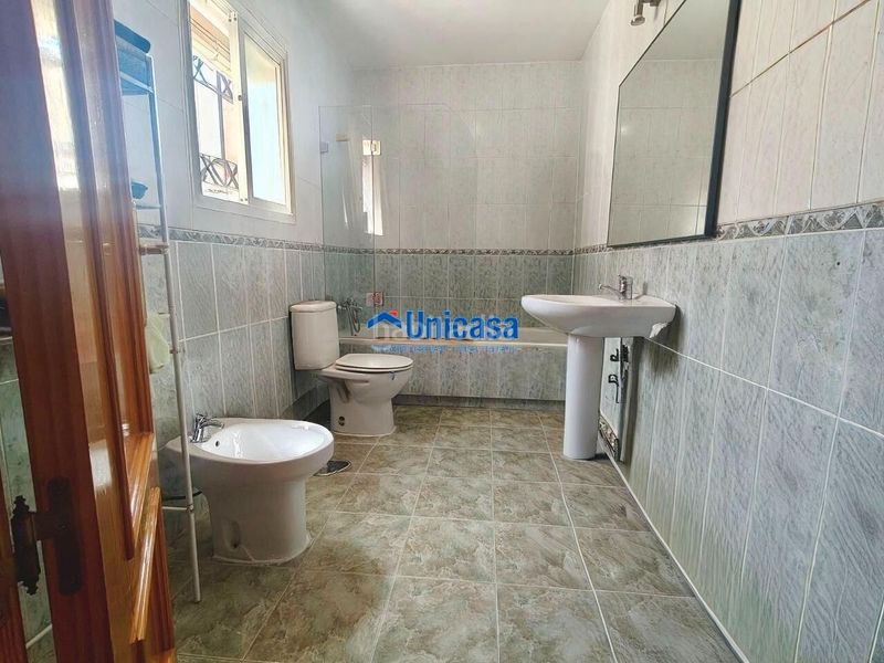 Foto bae7f82e-2471-40a7-bdaa-18bee2c18c50. Casa adossada amb aparcament a Santa Isabel Málaga