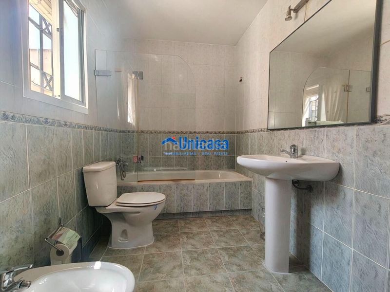 Foto bbcd1ffd-2cb7-4f08-bc55-5cf684344a76. Casa adossada amb aparcament a Santa Isabel Málaga