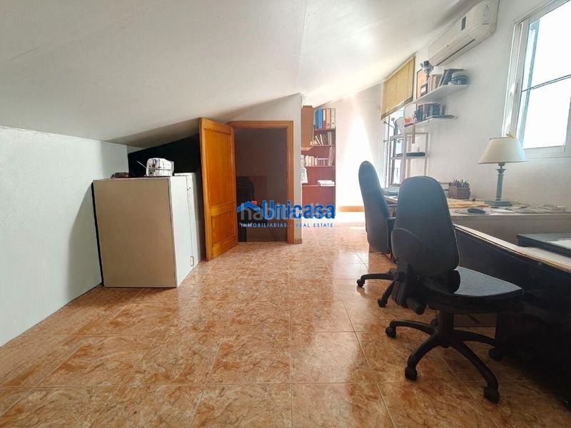Foto bd15d30b-64aa-4bb4-b212-68a46f04760a. Casa adossada amb aparcament a Santa Isabel Málaga