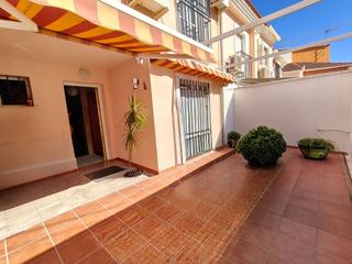 Casa adossada a Santa Isabel. Oportunidad única en málaga acogedora vivienda adosada con parki