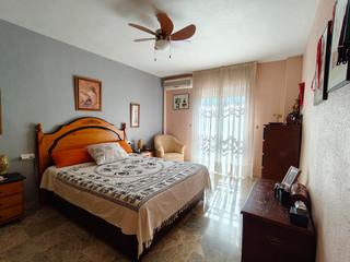 Casa adossada  Calle calle poeta maría carlota rodríguez, 6. Oportunidad única en málaga acogedora vivienda adosada con parki
