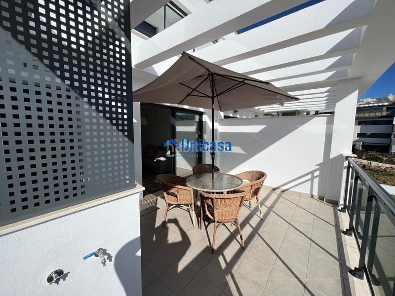 Foto 3d3ee199-5297-4a54-8fa5-ac8918d55e5c. Piso  seminuevo con terraza, piscina y garaje en el cañaveral puerto de la torre, en Málaga
