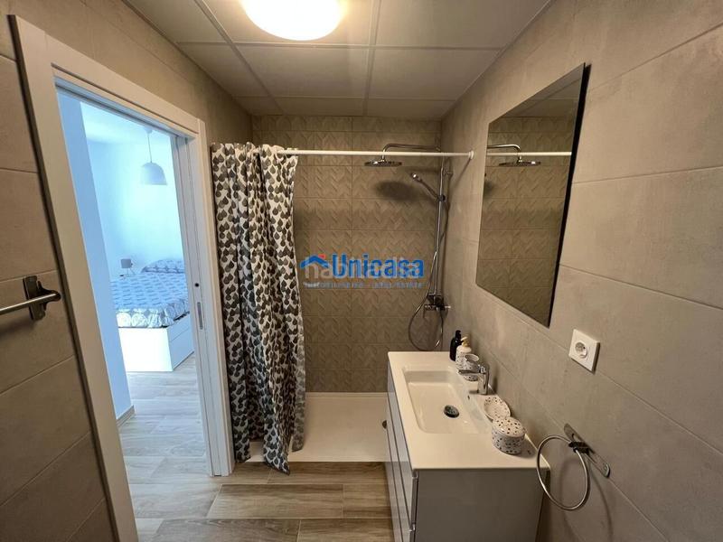 Foto bfadb3e0-fae9-47bb-8b38-b1c9d9aa5a77. Piso  seminuevo con terraza, piscina y garaje en el cañaveral puerto de la torre, en Málaga