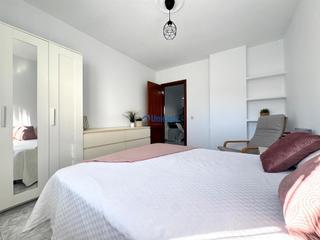 Appartement  Calle de la altisidora. Luminoso piso de tres habitaciones en casa mata con gran terraza