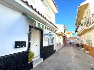 Appartement  Calle de la altisidora. Luminoso piso de tres habitaciones en casa mata con gran terraza