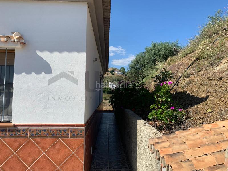 Foto 27fd2550-57e4-41ed-8a9c-3ddc92c5eac6. Chalet avec parking dans Almogía