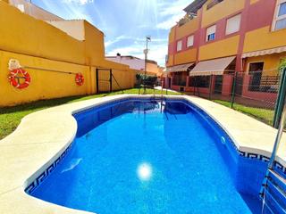 Reihenhaus in Fuente Alegre - El Chaparral - Los Morales. Adosado con patio, solárium y piscina en urbanización privada  l