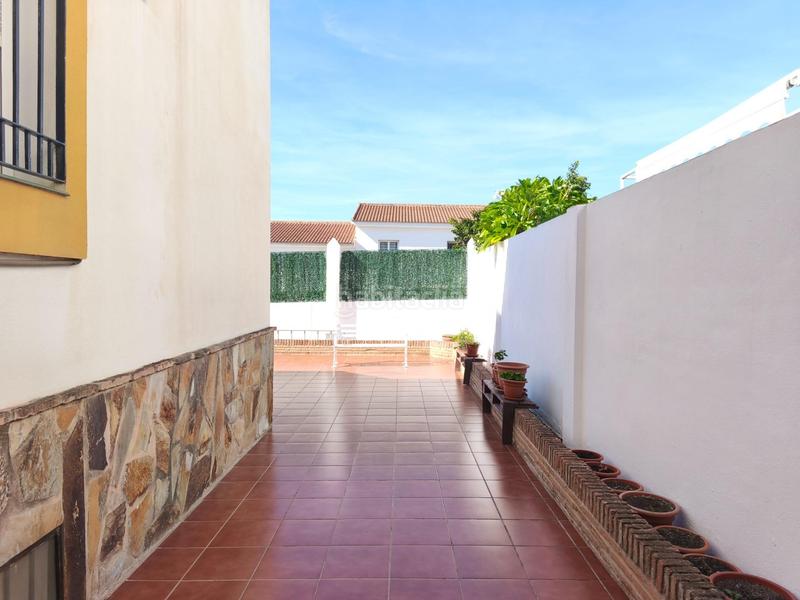 Foto 6c8018f3-7d10-4eb3-b23e-ff44a96b1317. Maison jumelée avec parking dans Los Almendros - El Limonero - El Tomillar Málaga