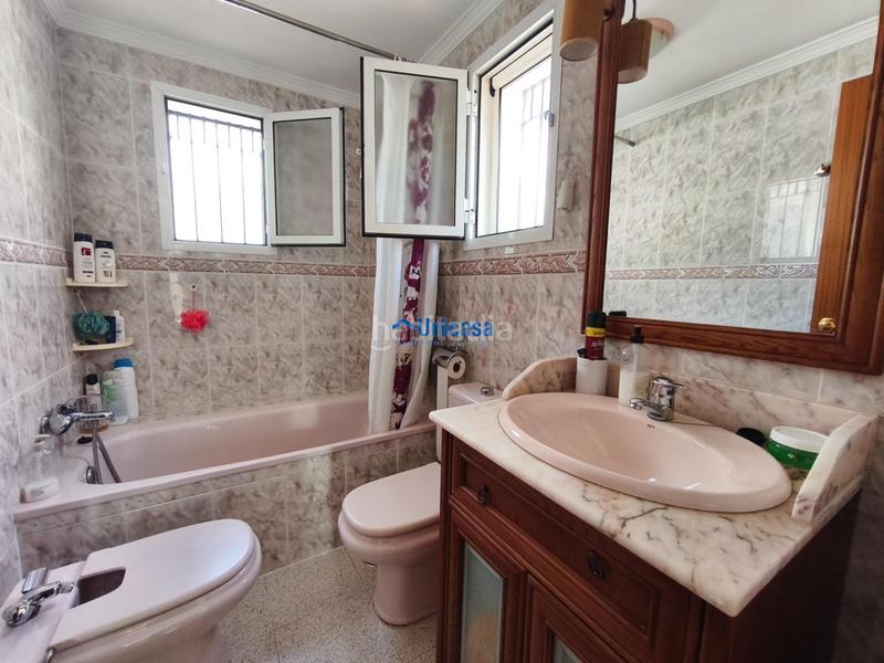 Foto 74bc50f3-6666-4ea2-b2c5-a091c2ec56d1. Maison jumelée avec parking dans Los Almendros - El Limonero - El Tomillar Málaga