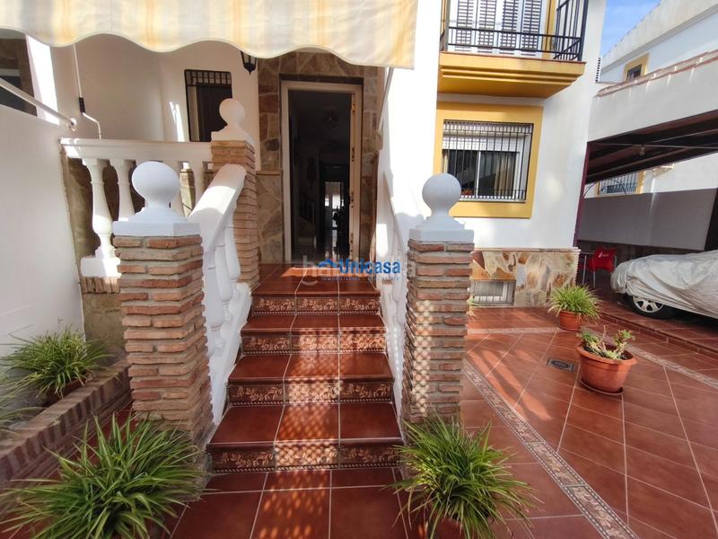 Foto 8a2ed77a-04fb-4cd4-9c06-af2a474eec16. Maison jumelée avec parking dans Los Almendros - El Limonero - El Tomillar Málaga