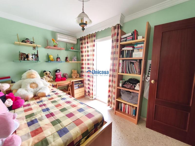 Foto b934be1f-1bb5-443f-8bd5-6a7442cc7444. Maison jumelée avec parking dans Los Almendros - El Limonero - El Tomillar Málaga