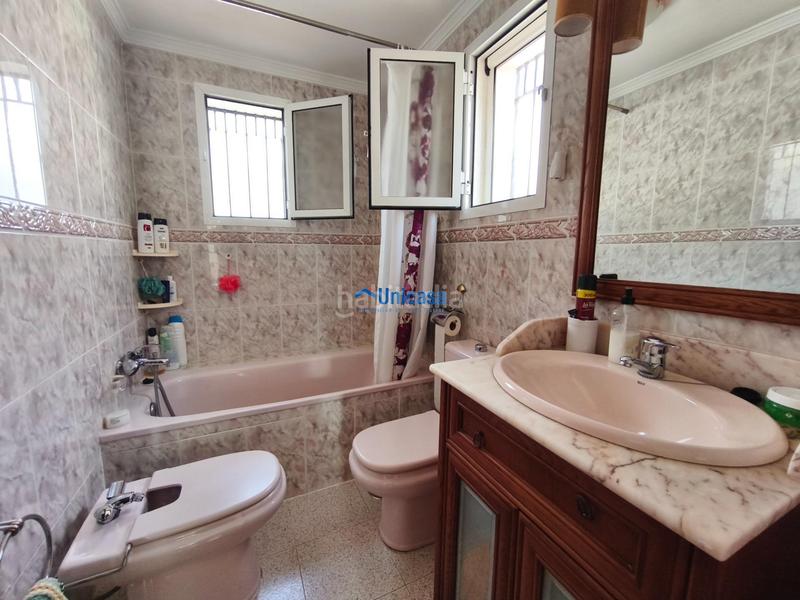 Foto bc3b2624-403c-4bb4-8e3a-8e3f3fcfd11d. Maison jumelée avec parking dans Los Almendros - El Limonero - El Tomillar Málaga