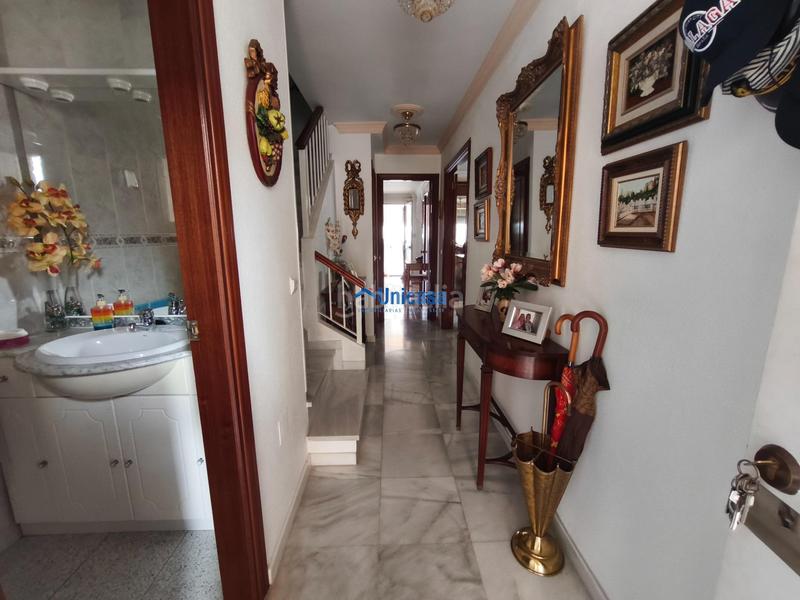 Foto d70fdc74-5595-44b6-a7f4-50224ba7466c. Maison jumelée avec parking dans Los Almendros - El Limonero - El Tomillar Málaga