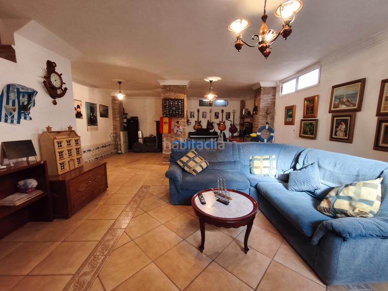 Foto f9bca1ff-0499-4466-a7ac-4451038ac92e. Maison jumelée avec parking dans Los Almendros - El Limonero - El Tomillar Málaga