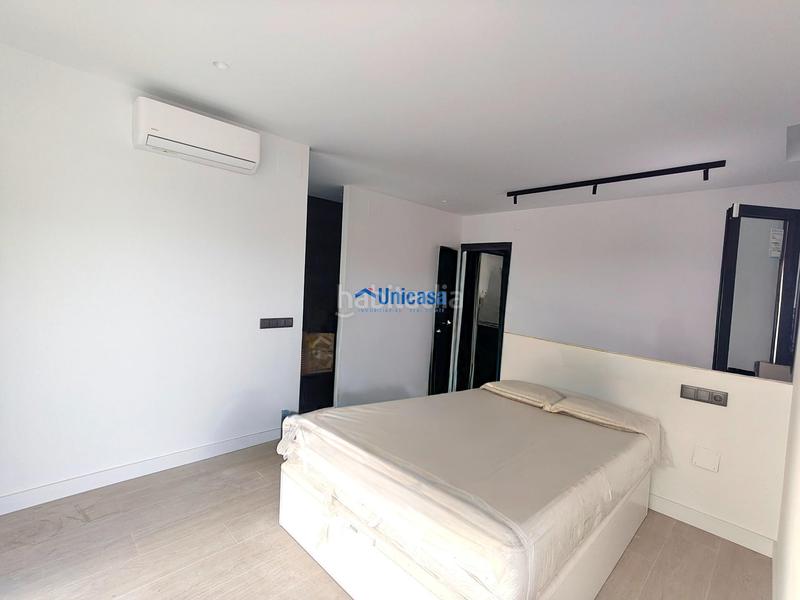 Foto 563c9f4b-50f5-430e-871f-84fe661da609. Casa aparellada amb calefacció aparcament piscina a Málaga