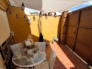 Casa a schiera in Fuente Alegre - El Chaparral - Los Morales. Chalet adosado a un paso de la avenida principal de puerto de la