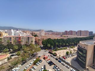 Pis  Calle simeon gimenez reyna. Piso impecable de 89 m2 con vistas despejadas  recinto  parking