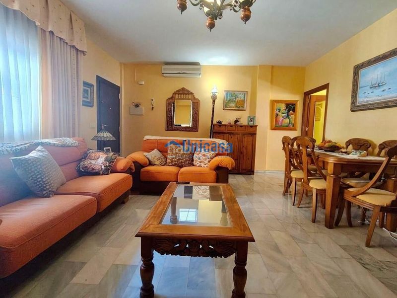 Foto 180b71f0-2635-4d37-a94e-475cbb7e83e9. Casa adossada amb aparcament a Los Almendros - El Limonero - El Tomillar Málaga