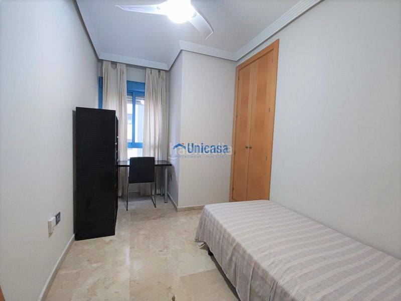Foto daac435d-5052-40f7-8860-74c6cdc81e44. Pis amb aparcament piscina a El Consul - Ciudad Universitaria - El Romeral Málaga