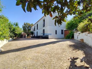 Casa  Calle violeta. Singular vivienda centenaria, situada en la tranquila zona de la