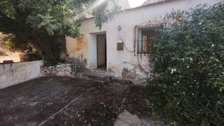 Masia a Campanillas. Encantadora casa con potencial   a reformar a las afueras de pue