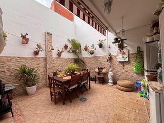 Casa  Calle salino. Amplia casa a 10 minutos de málaga