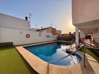 Pis a Camino de Antequera. Piso de dos habitaciones y recinto con piscina