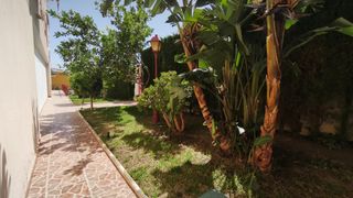 Pis a Camino de Antequera. Piso de dos habitaciones y recinto con piscina