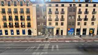 Lloguer Pis a Perchel Norte. Piso amueblado con amplio patio privado en alquiler  centro de m