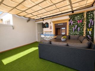 Maison à Fuente Alegre - El Chaparral - Los Morales. Casa mata reformada con 4 dormitorios, patio y gran terraza en p