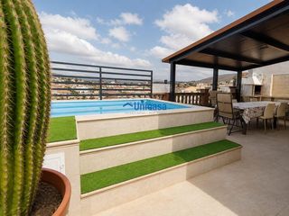 Casa aparellada a Fuente Alegre - El Chaparral - Los Morales. 187 m2 útiles, piscina privada y espacio para disfrutar a lo gra