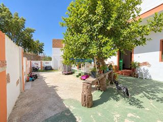 Maison jumelée à Fuente Alegre - El Chaparral - Los Morales. En exclusiva! pareado de dos plantas con dos viviendas, en puert