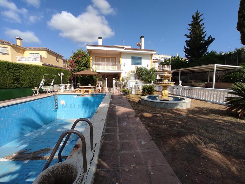 Foto e21237a7-6187-48a5-a7e4-e23ca072d4c6. Xalet amb aparcament piscina a Puertosol Málaga