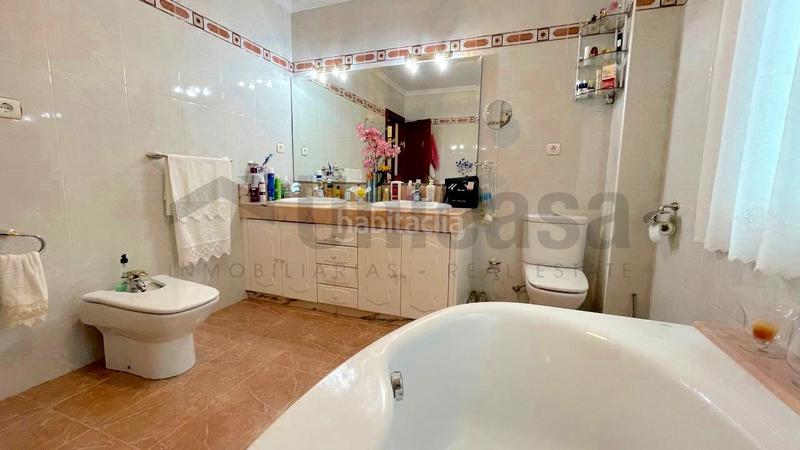 Foto ec1c7c31-66b1-46c5-8637-4424f65a0865. Xalet amb aparcament piscina a Puertosol Málaga