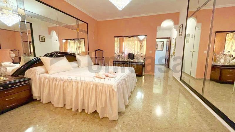 Foto f5ca3689-8ff4-46d1-9b9f-ce3e21d422ae. Xalet amb aparcament piscina a Puertosol Málaga