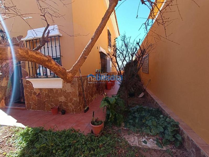 Foto 216d656a-25d0-49d6-b43f-06f834d43cb9. Chalet gran chalet independiente en zona el chaparral, puerto de la torre en Málaga