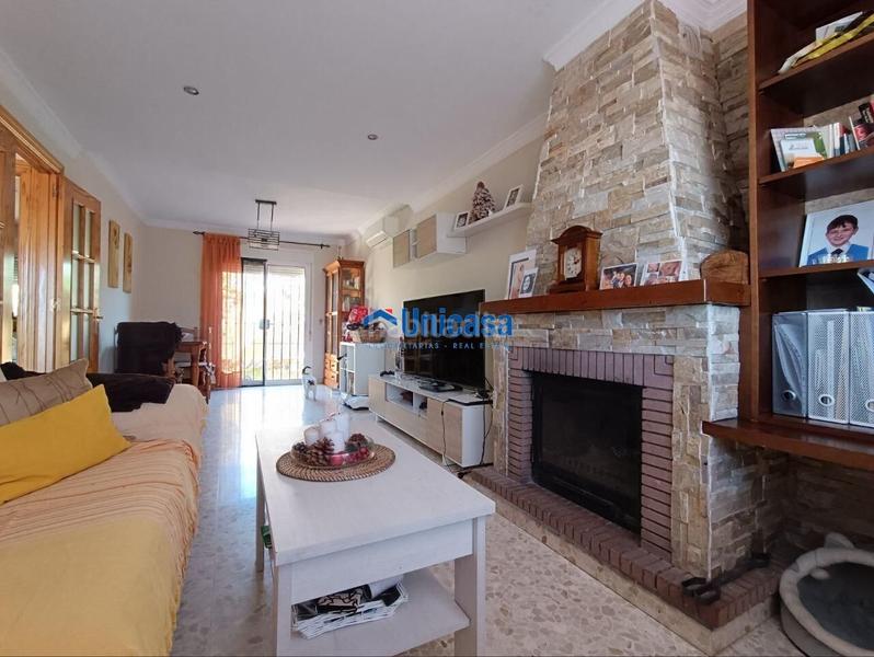 Foto 2bdf04b1-aa69-4b4c-882e-e3f2d16b9c69. Chalet gran chalet independiente en zona el chaparral, puerto de la torre en Málaga